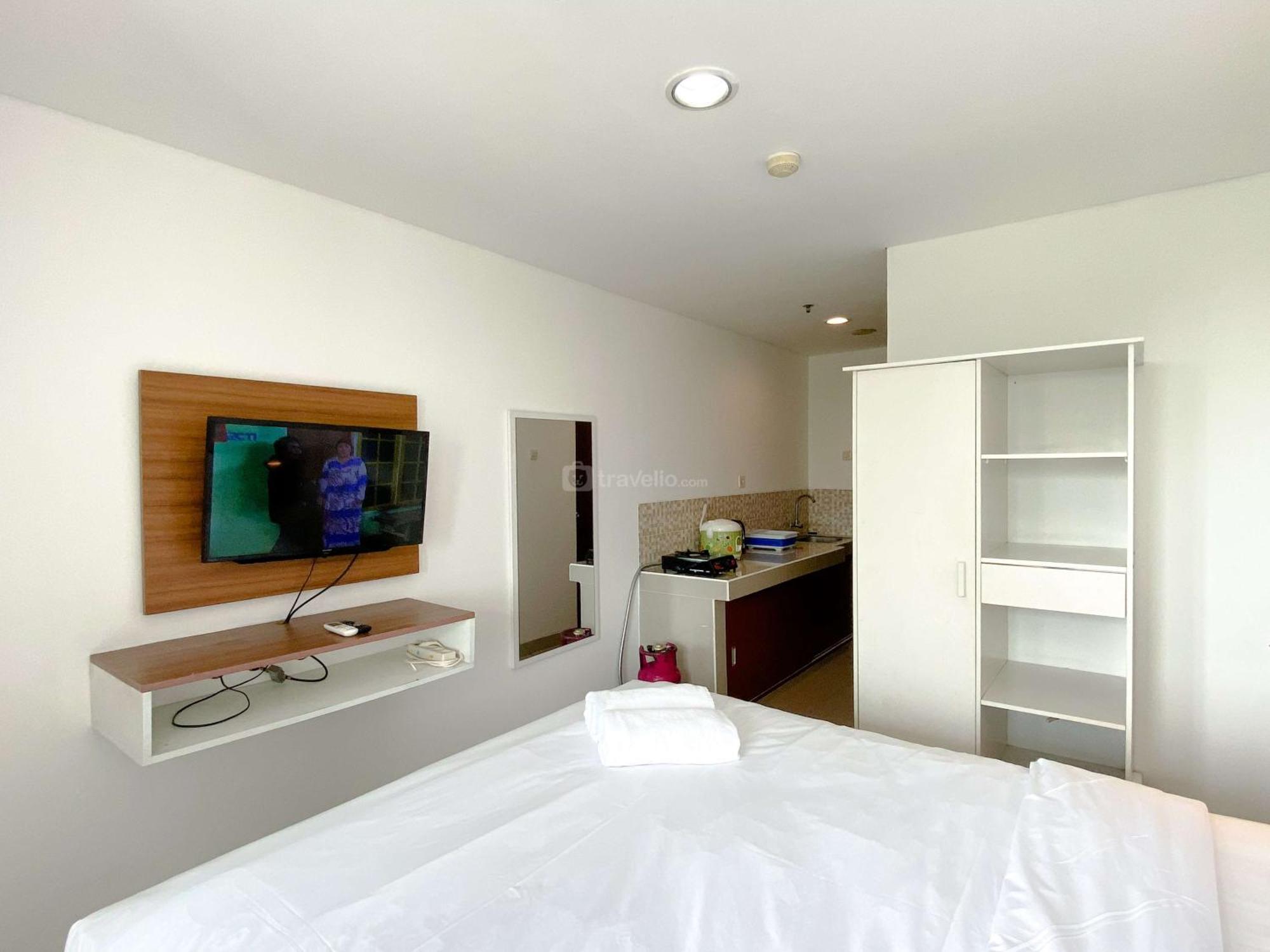 Modern Look And Homey At Enviro By Travelio Apartemen Cikarang