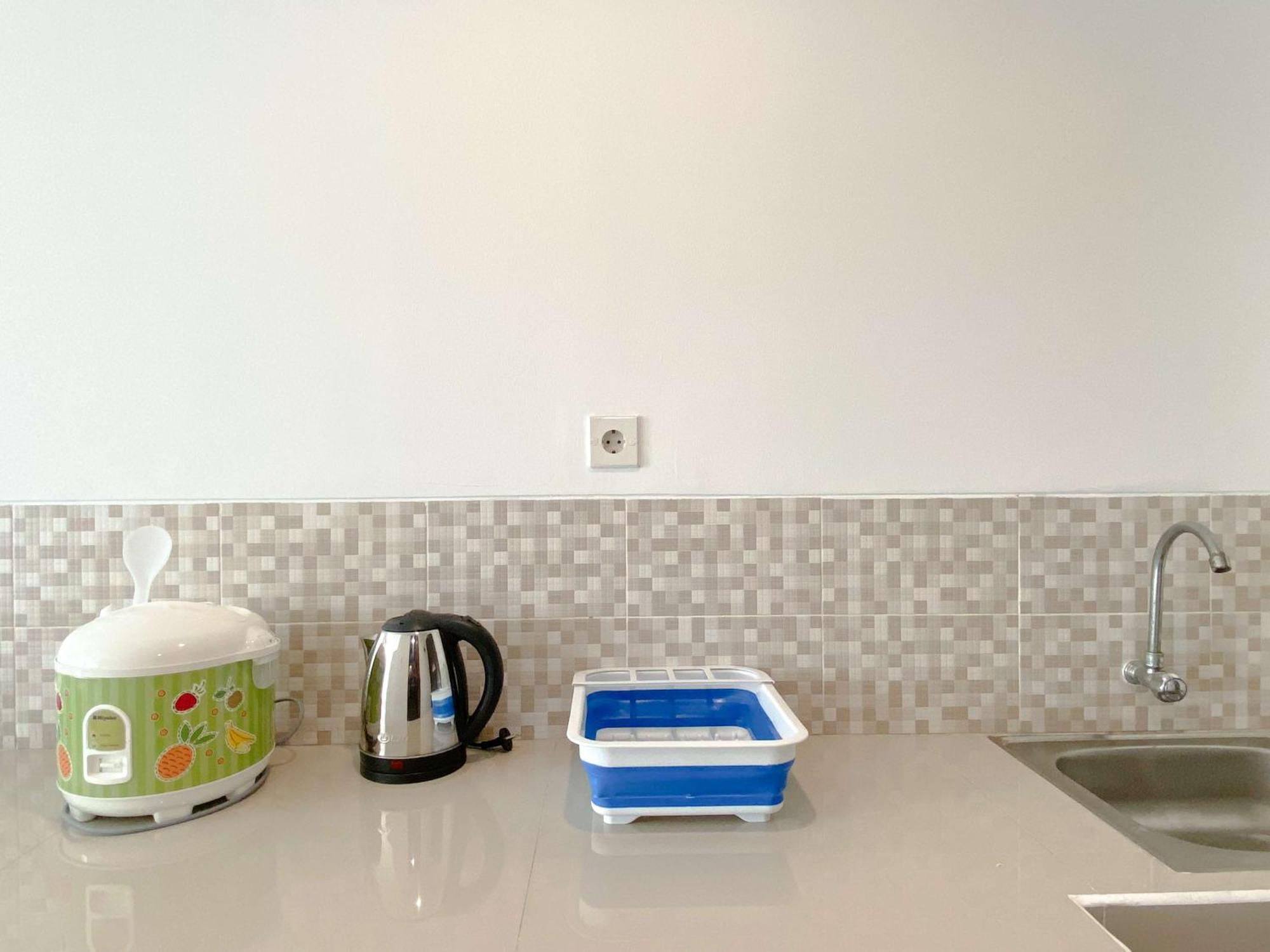 Modern Look And Homey At Enviro By Travelio Apartemen *