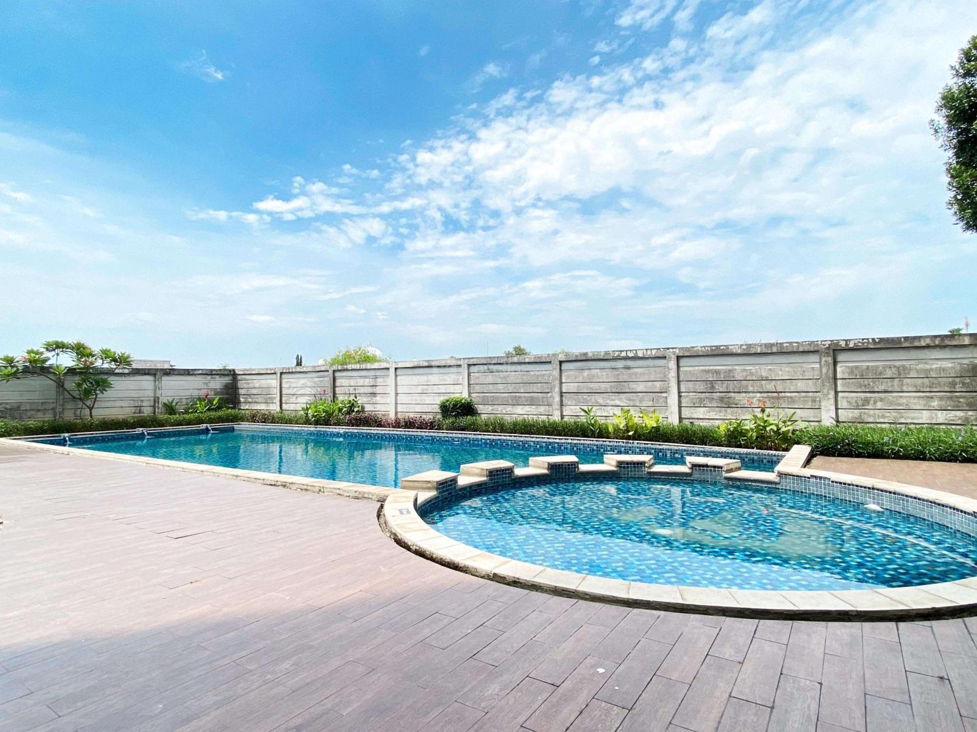 Modern Look And Homey At Enviro By Travelio *